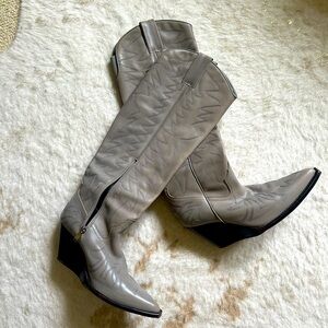 Jeffrey Campbell, grey knee-high wedge heel cowboy boots! Head turner! So in! 💨